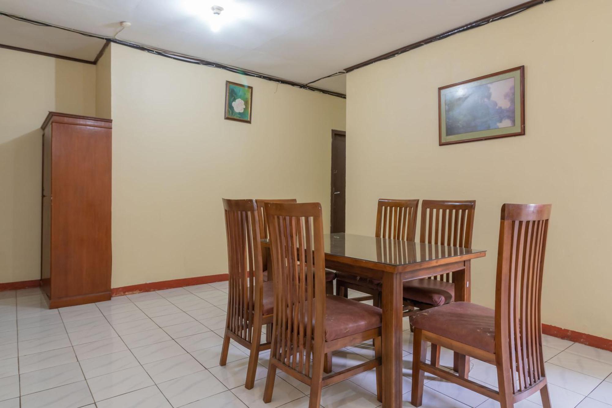 Reddoorz Near Pondok Indah Water Park Джакарта Экстерьер фото
