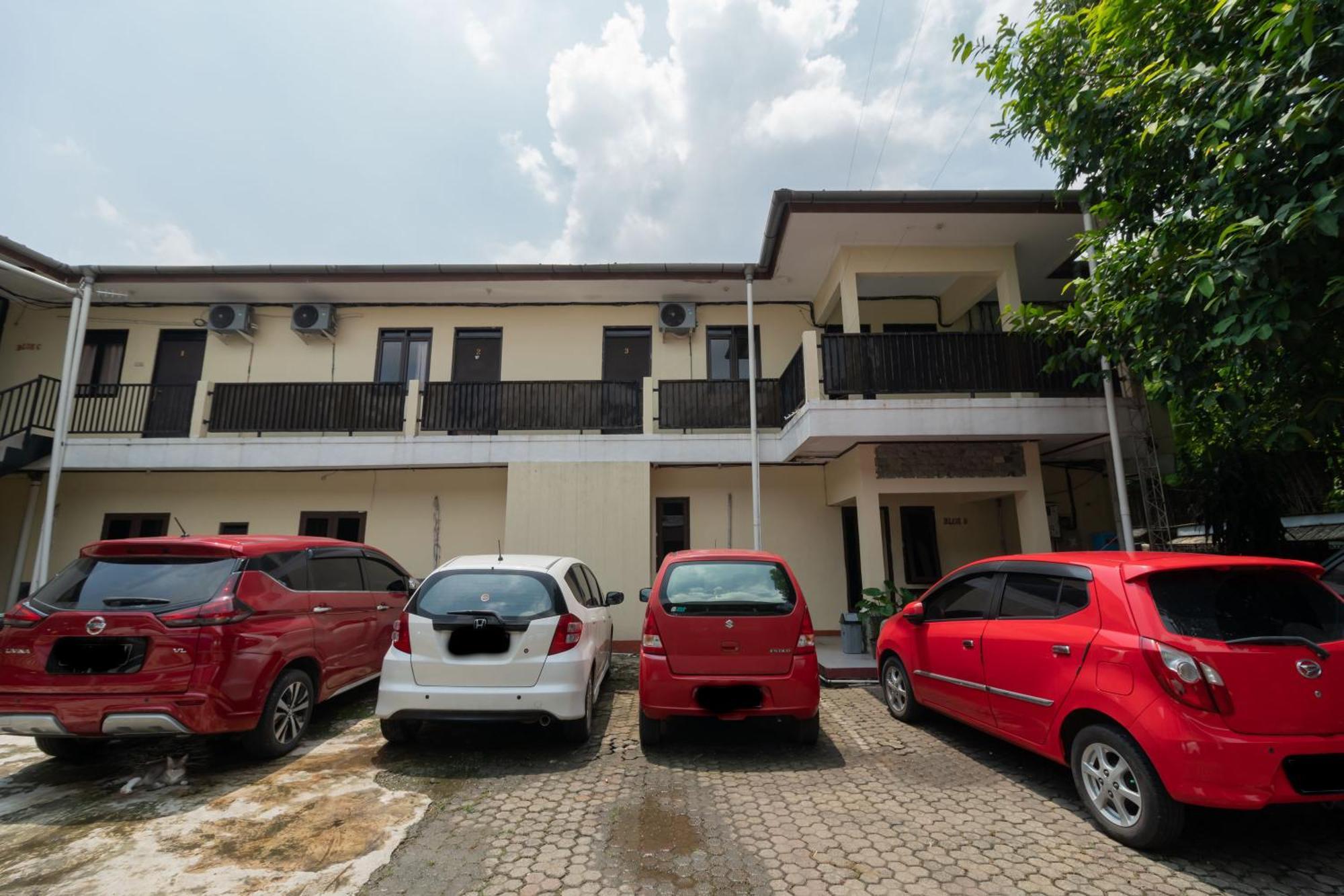 Reddoorz Near Pondok Indah Water Park Джакарта Экстерьер фото
